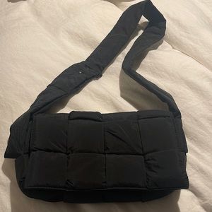 Puffer purse with inside zip change pocket